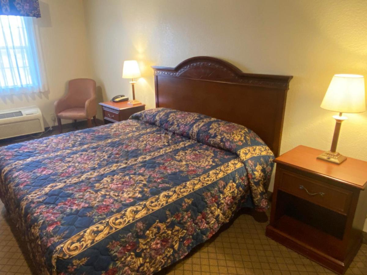 Hiway Inn Express - Kiowa Luaran gambar