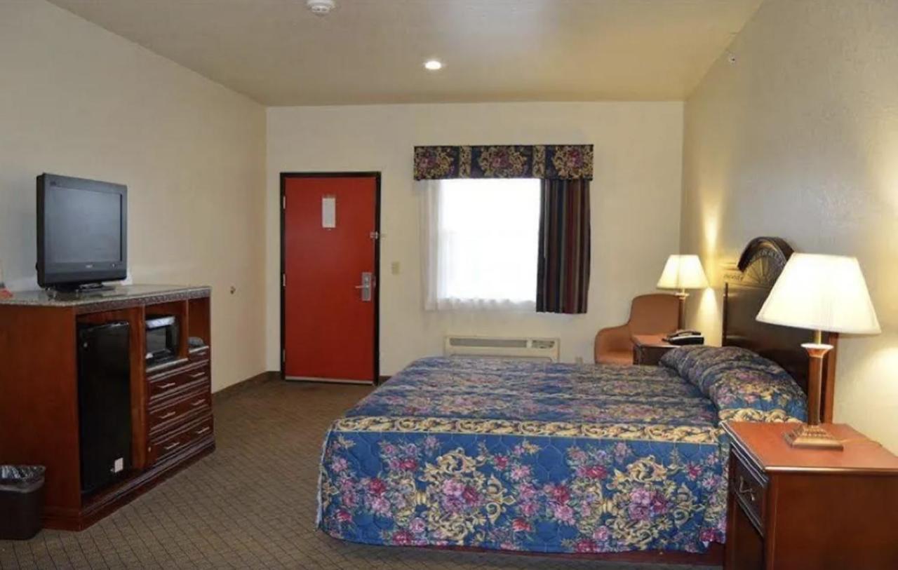 Hiway Inn Express - Kiowa Luaran gambar